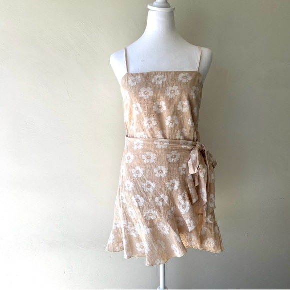 Princess Polly Dresses & Skirts - Princess Polly Floral Beige wrap Dress size 8 Y2K
